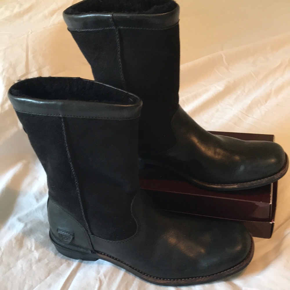 UGG Black Leather and Sheepskin Lining Boots